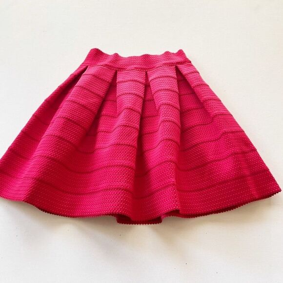 Express women’s red textured elastic waist pleated|flare mini skirt size M. - Picture 1 of 9